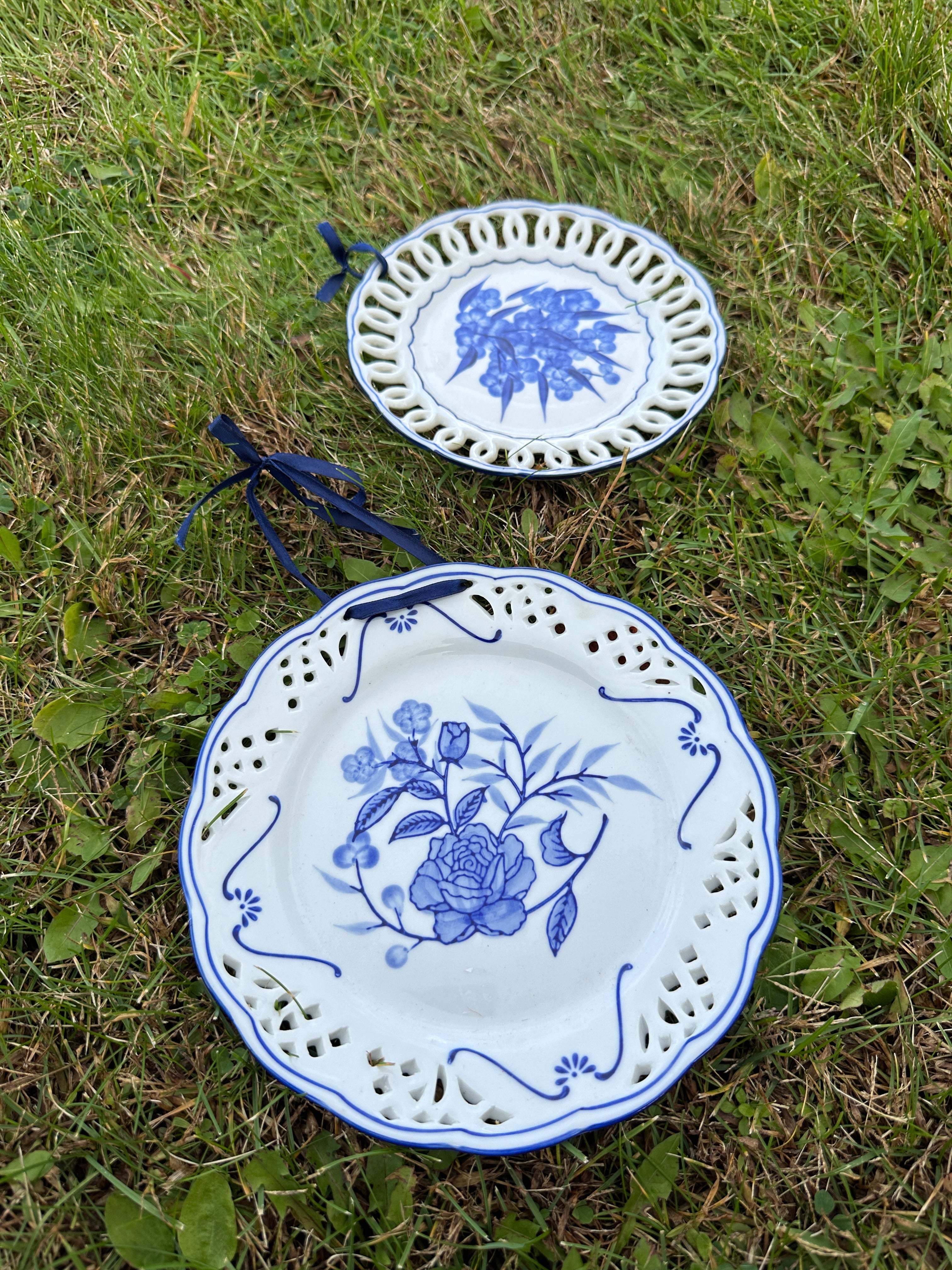 Pierced-Blue & White Decorative Plates Floral - Set
