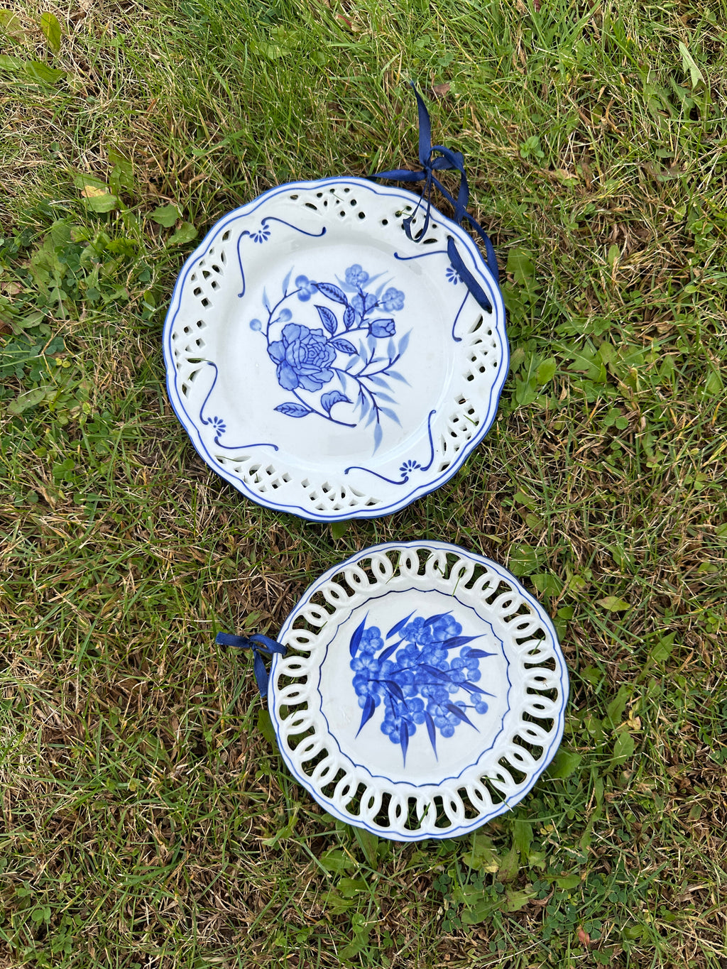 Pierced-Blue & White Decorative Plates Floral - Set