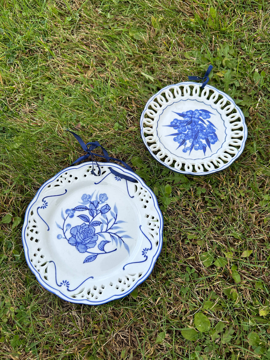 Pierced-Blue & White Decorative Plates Floral - Set