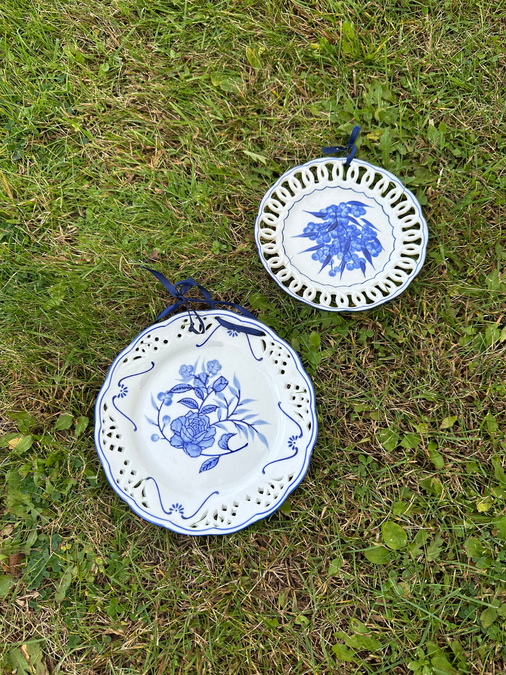 Pierced-Blue & White Decorative Plates Floral - Set