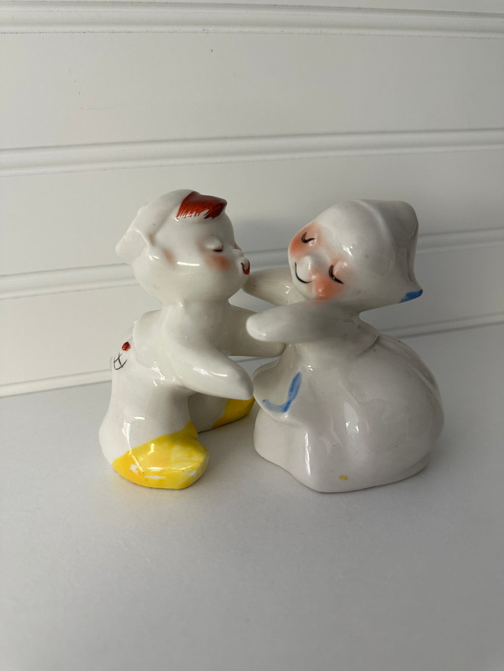 Vintage Van Tellingen Salt and Pepper Shakers Dutch Huggers Kitchen Collectibles