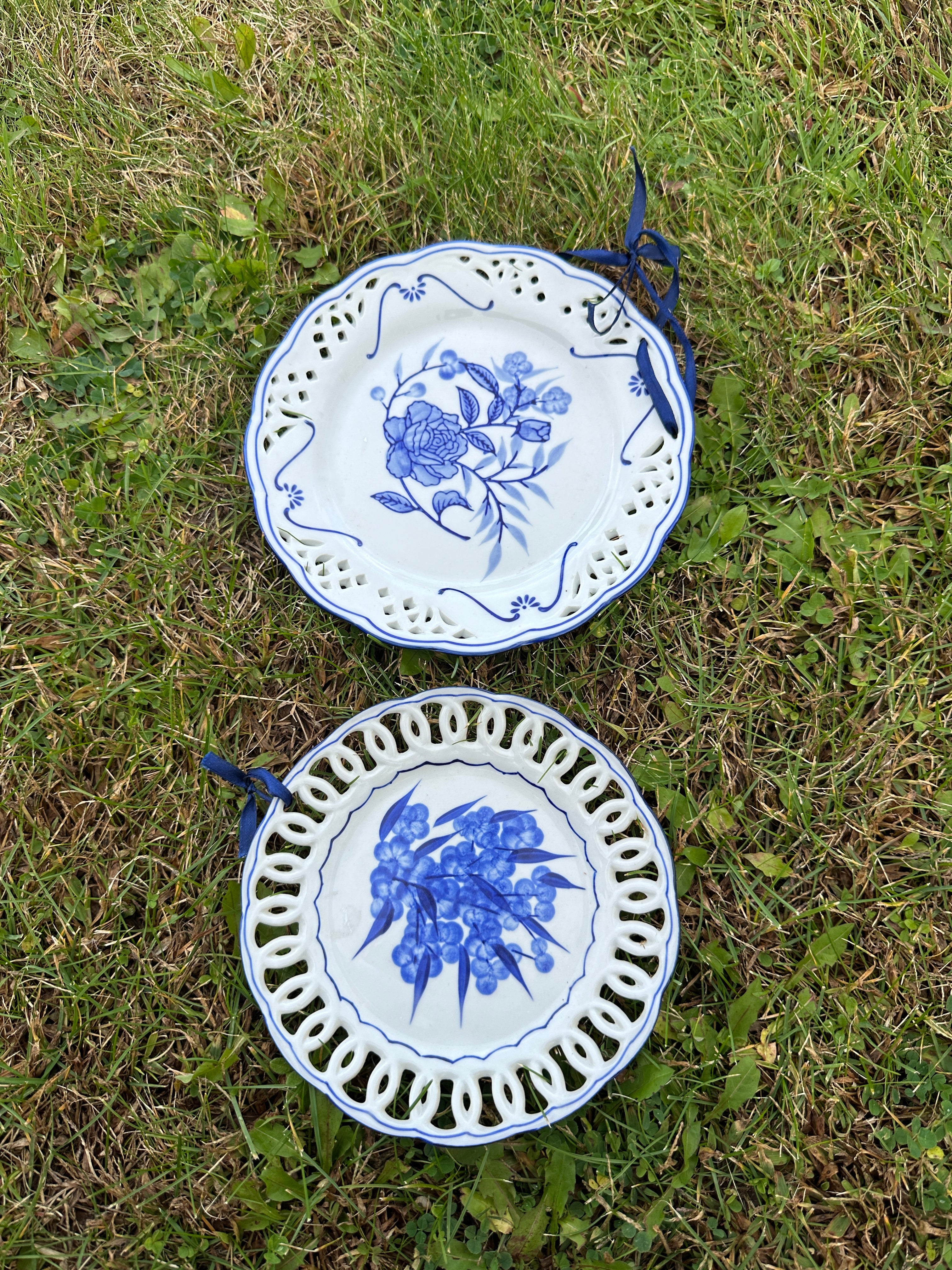 Pierced-Blue & White Decorative Plates Floral - Set