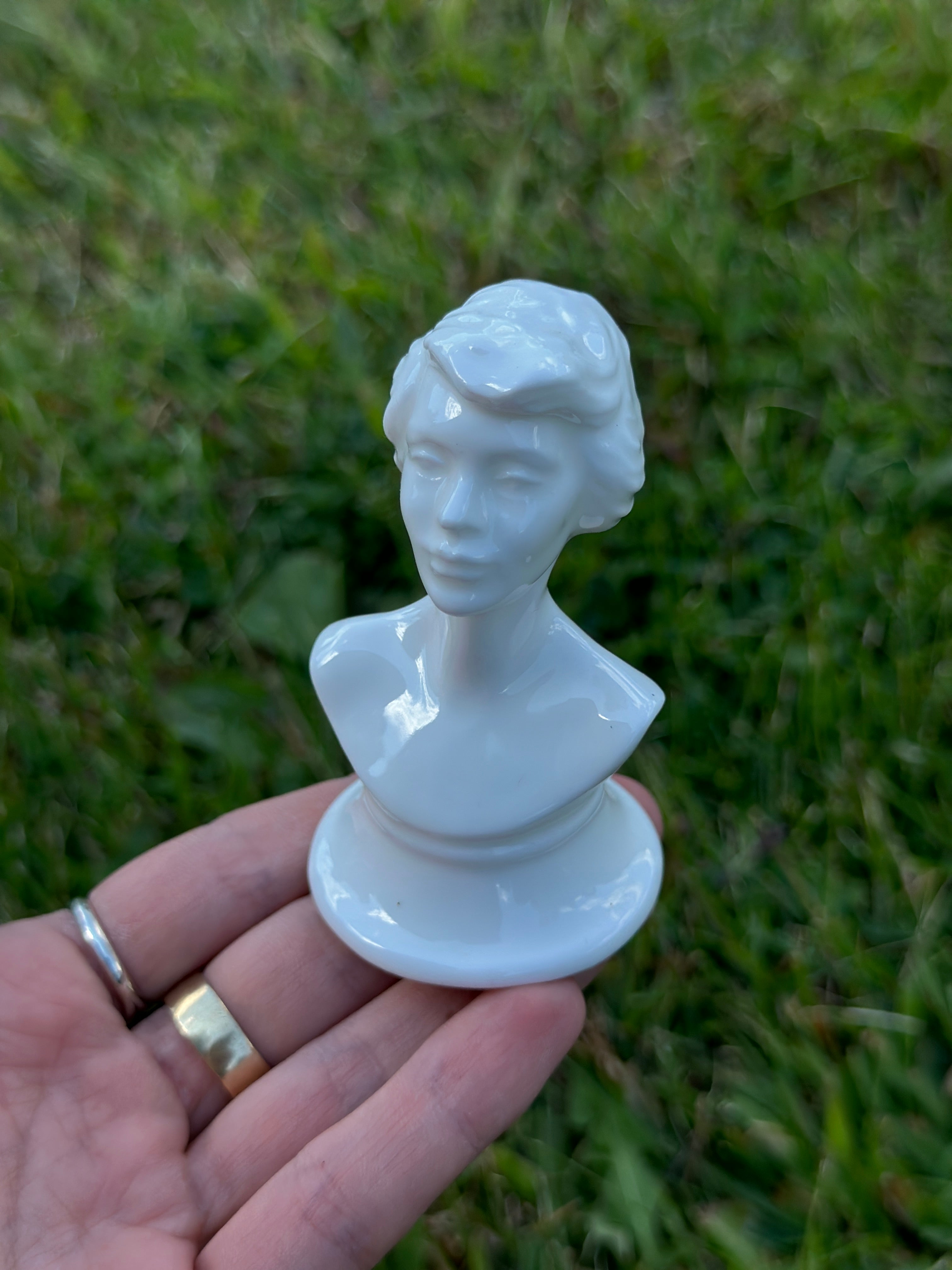 Vintage white porcelain Victorian bust figurine