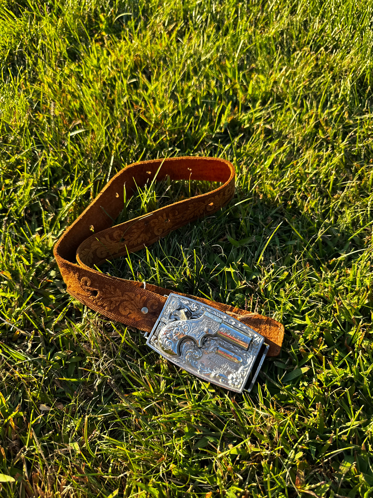 1950s Remington Wild West Gun Belt Buckle with Tooled Leather Belt – Pistol cap gun