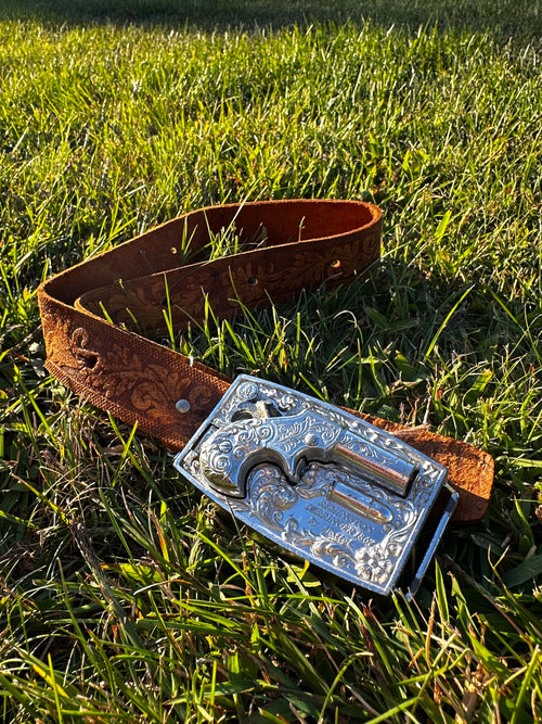 1950s Remington Wild West Gun Belt Buckle with Tooled Leather Belt – Pistol cap gun