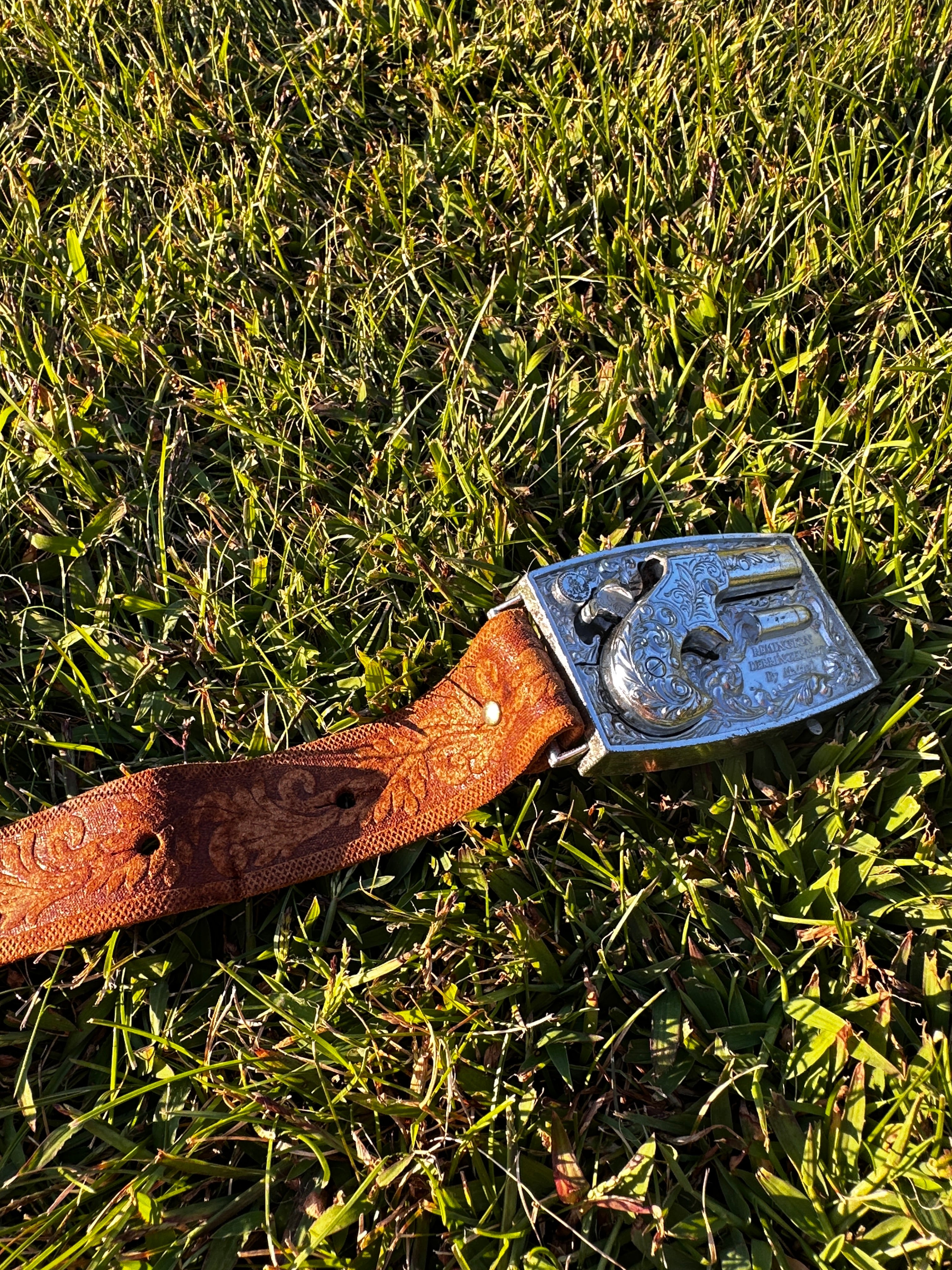 1950s Remington Wild West Gun Belt Buckle with Tooled Leather Belt – Pistol cap gun