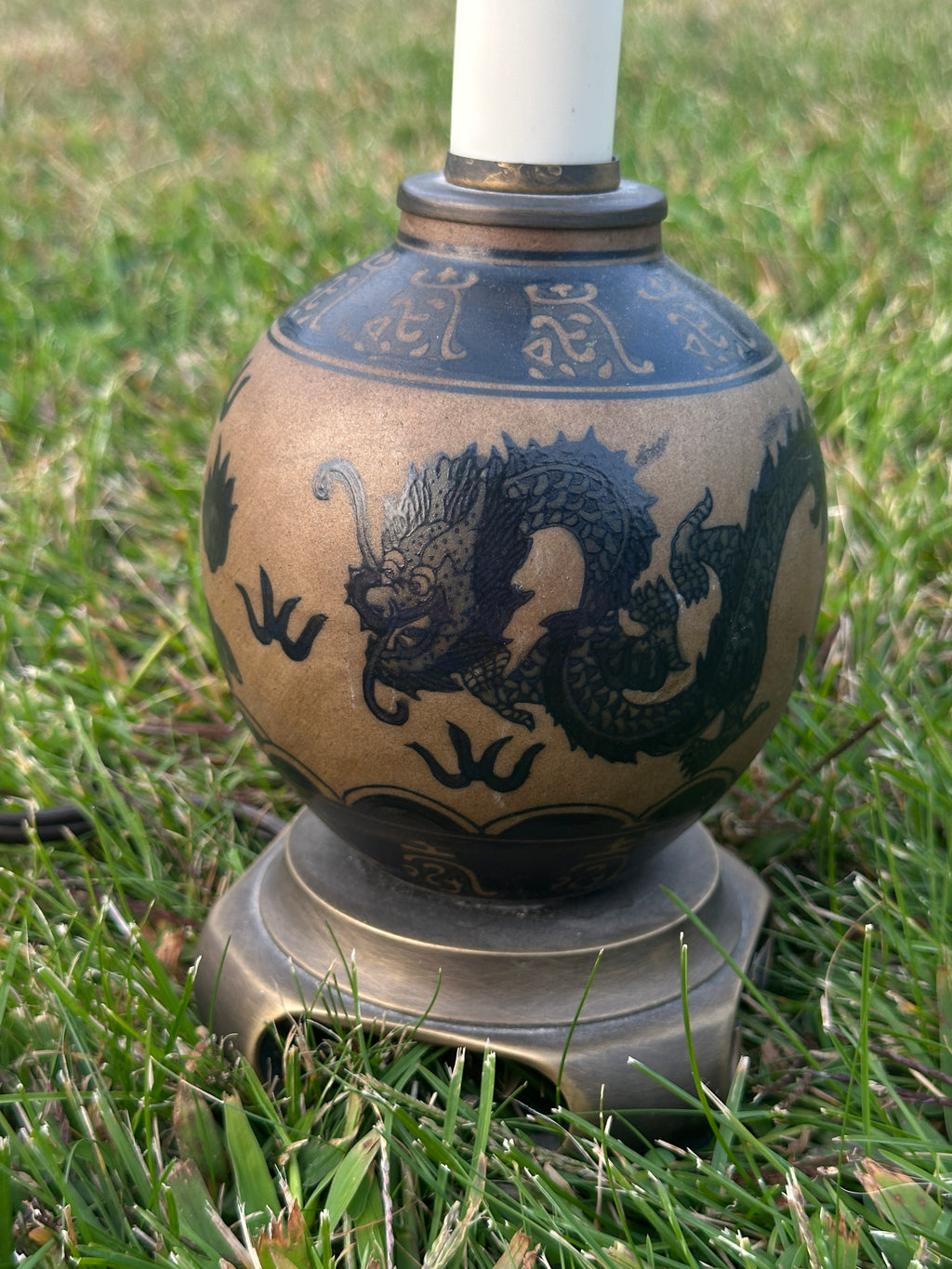 Vintage Chinese Dragon Lamp Famille Noir, Dragonware, Chinese Dragon Jar Lamp, Round Ceramic Lamp, Ceramic Jar Lamp Brass Base