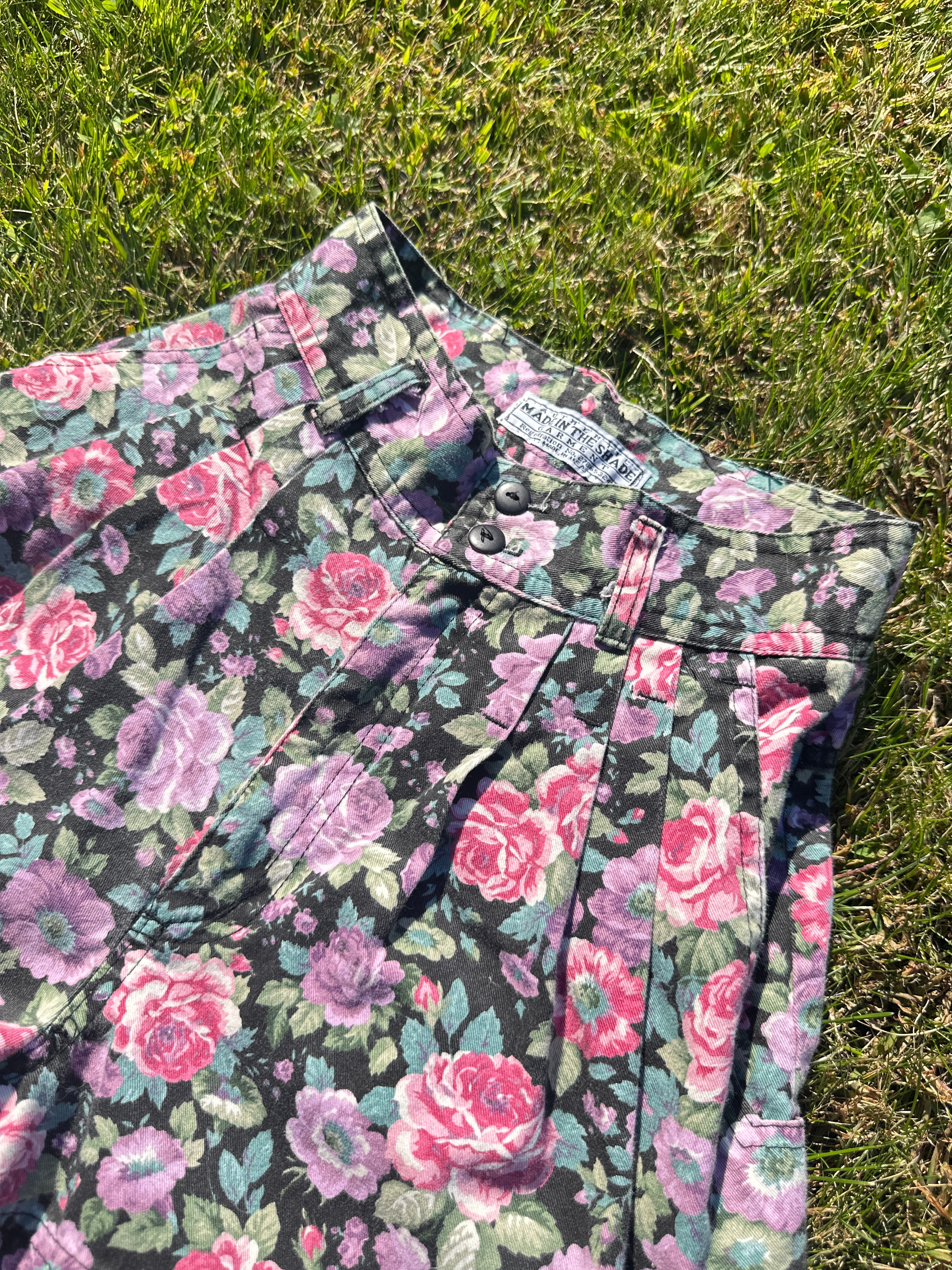 Vintage High-Waisted Floral Shorts – 80s/90s Retro Style