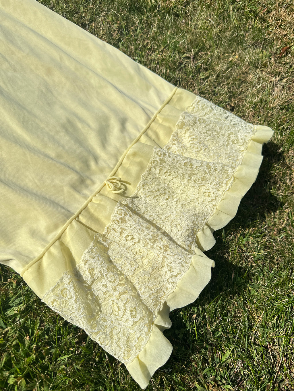 Vintage Yellow Lace Trim Slip Dress – Adjustable Straps Lingerie