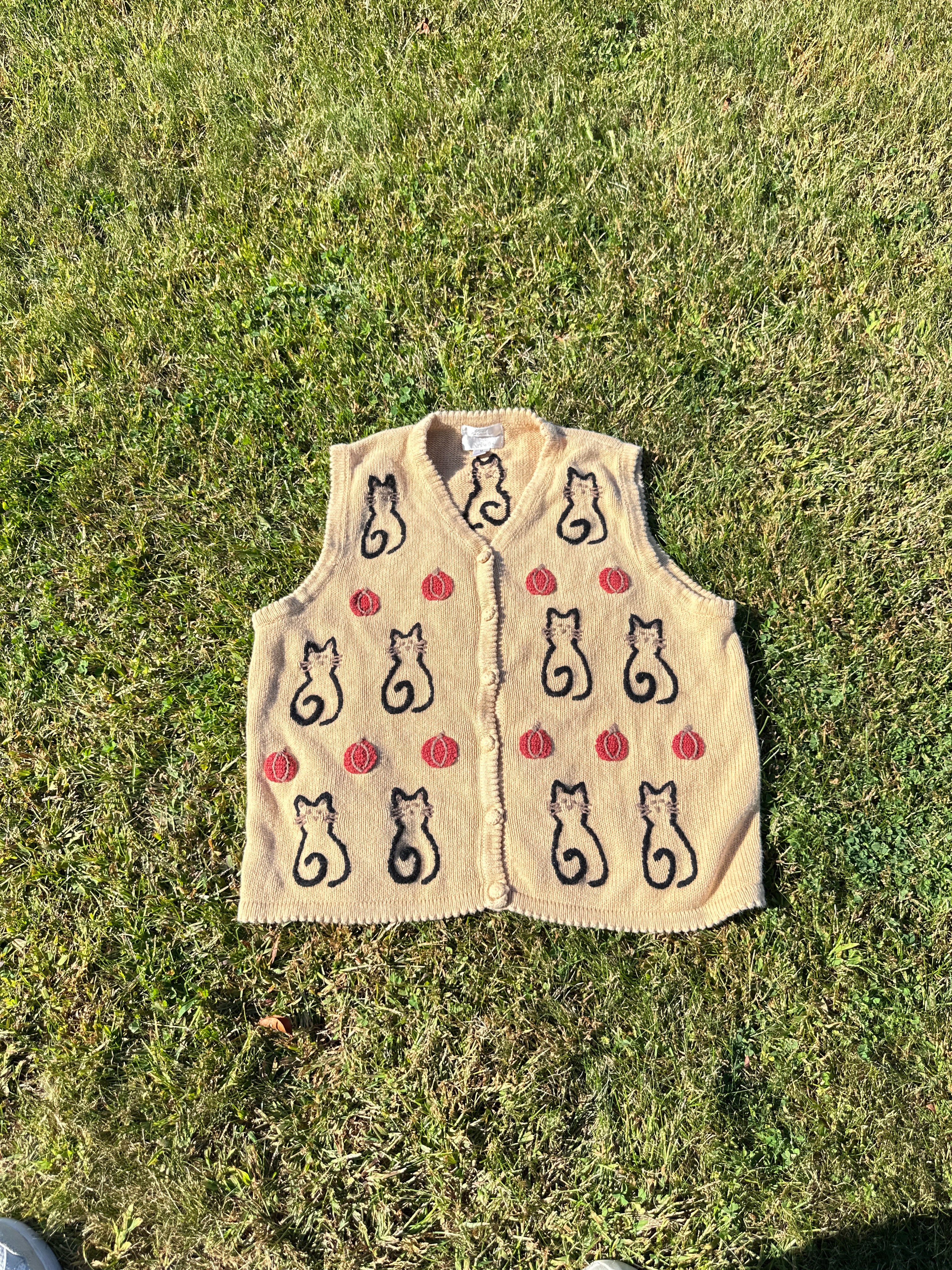 Vintage Knit Vest with Black Cat Halloween Pumpkin – Button Front