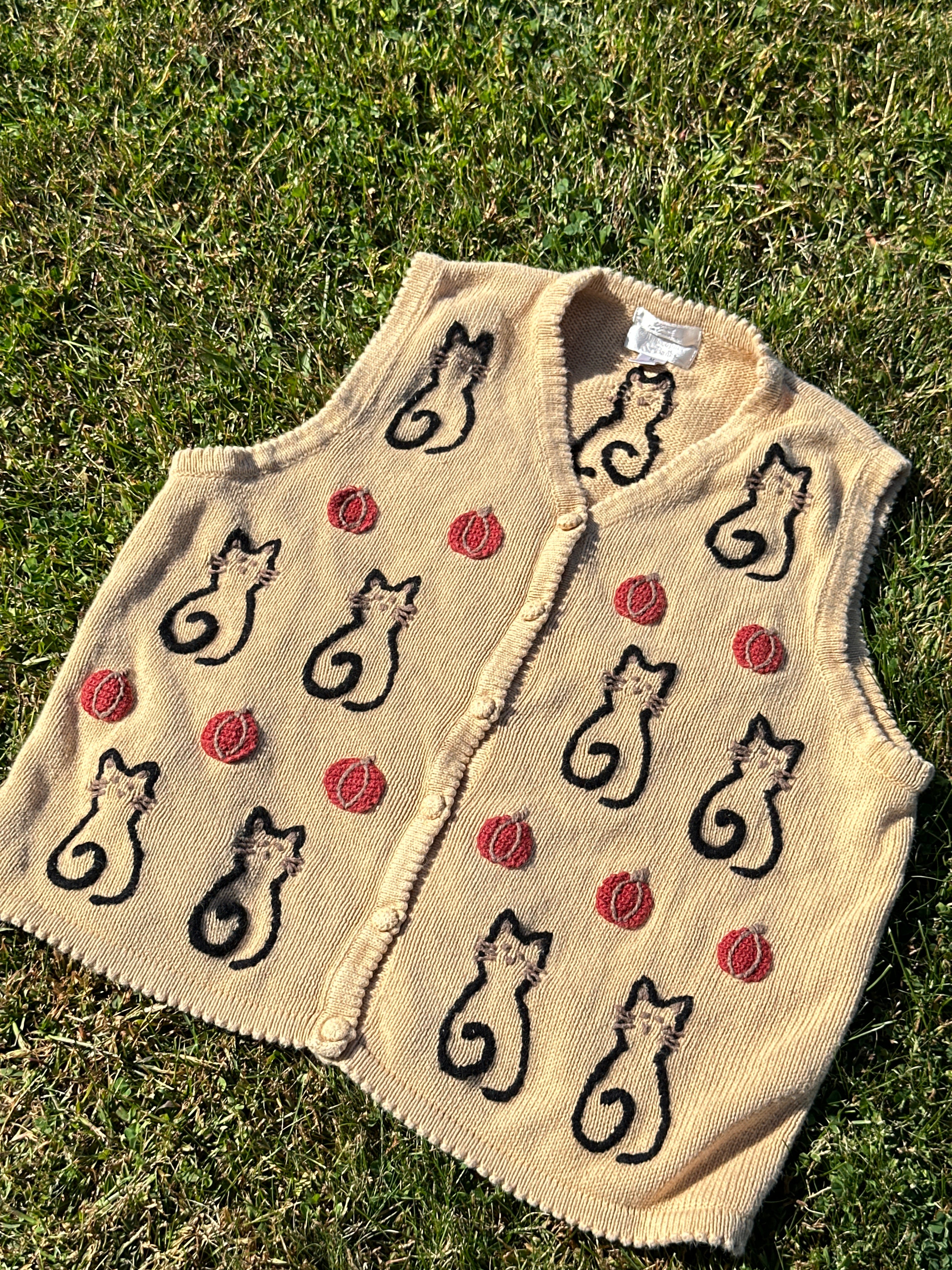 Vintage Knit Vest with Black Cat Halloween Pumpkin – Button Front