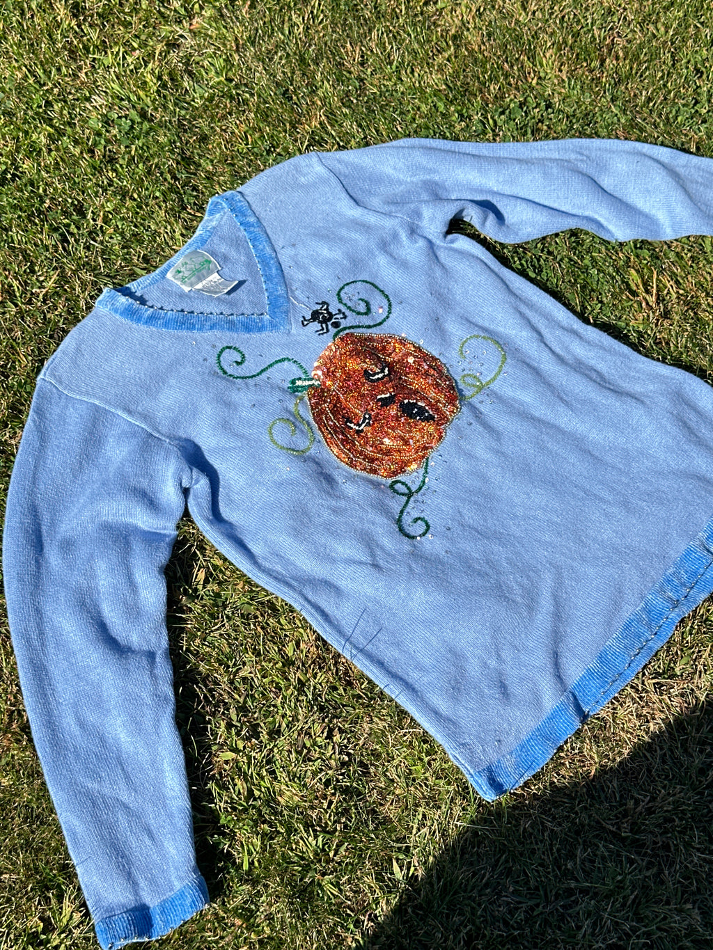 Vintage Blue Pumpkin Sweater – Halloween Fall Autumn Themed Pullover