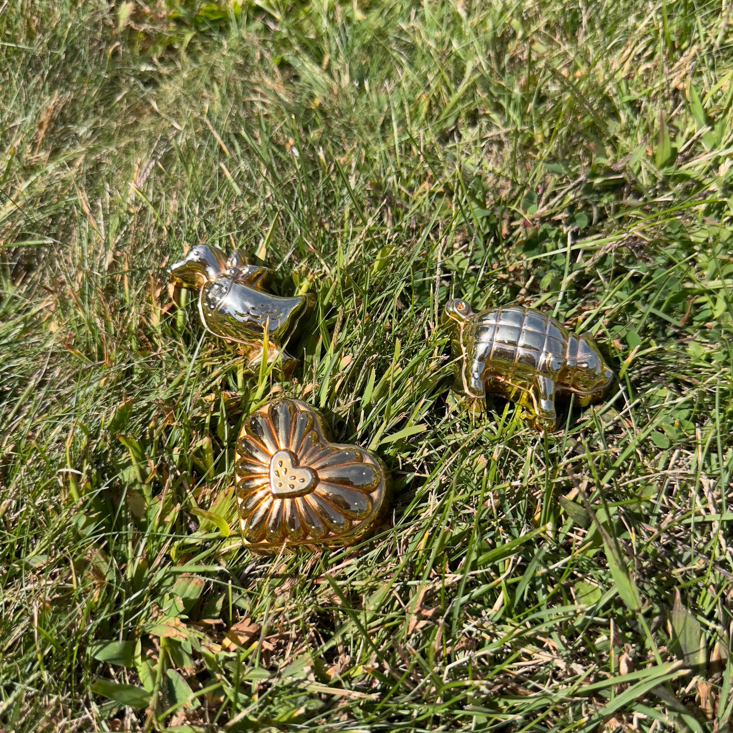 Set of 3 Gold Metallic Animal & Heart Magnets – Vintage Decorative Kitchen Magnets