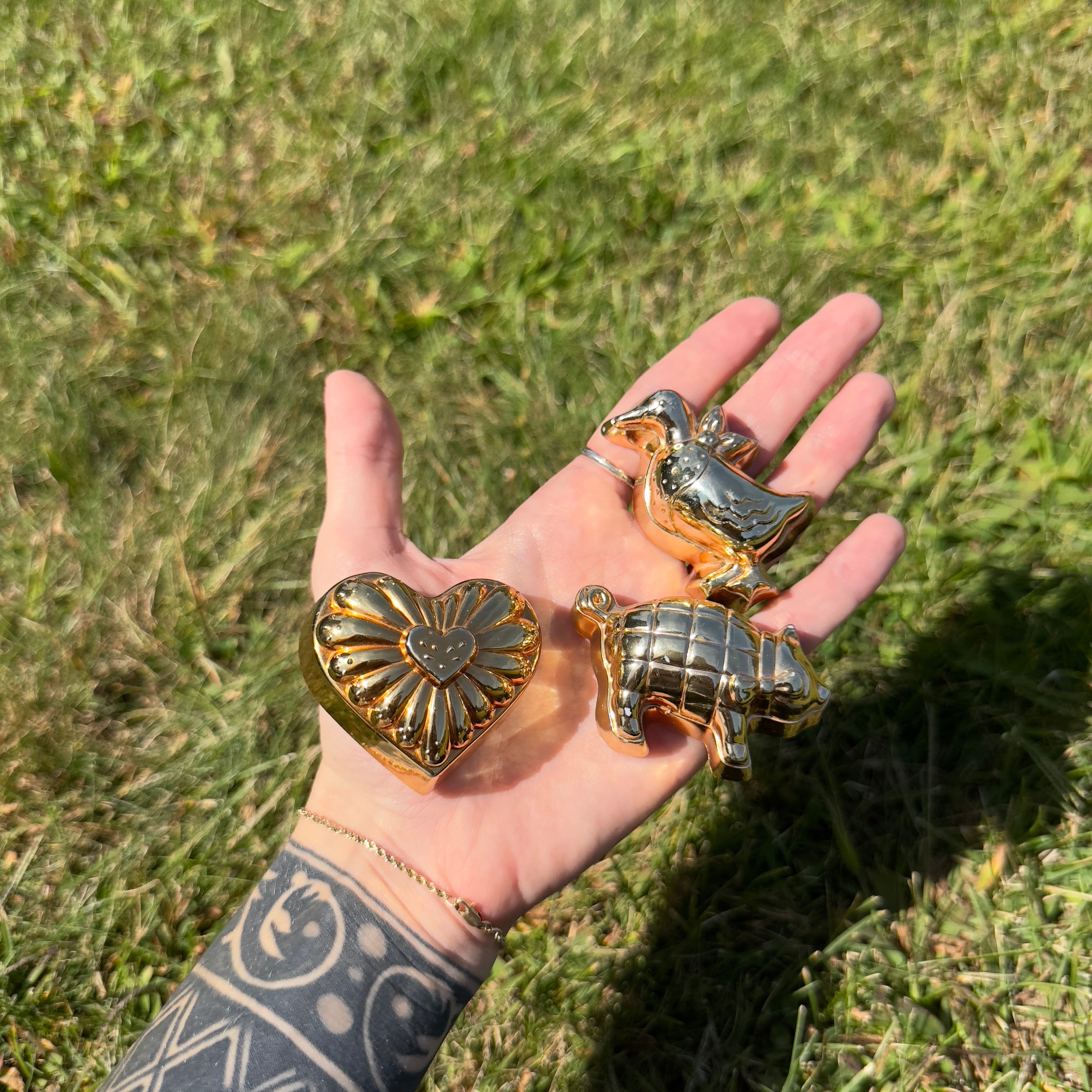 Set of 3 Gold Metallic Animal & Heart Magnets – Vintage Decorative Kitchen Magnets