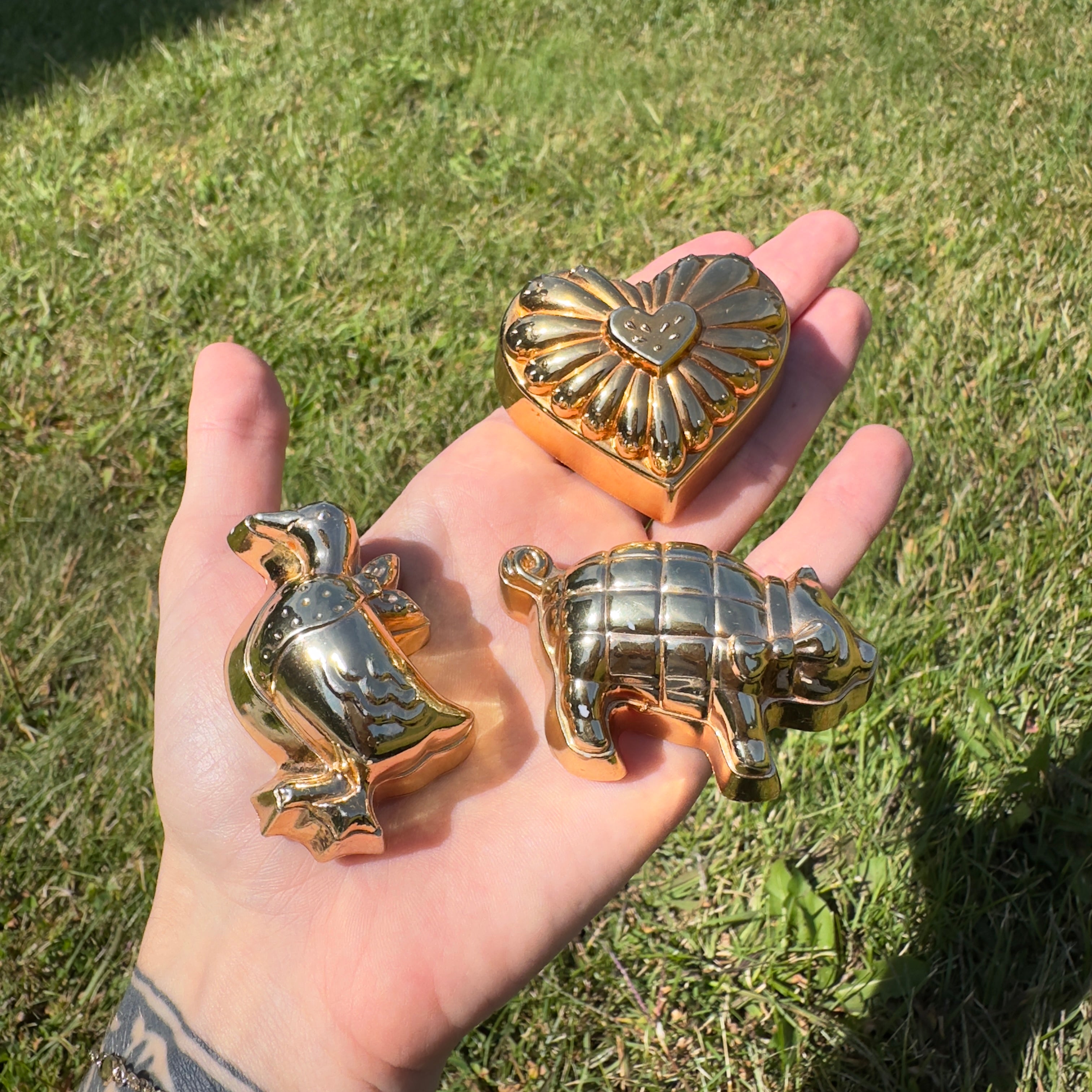 Set of 3 Gold Metallic Animal & Heart Magnets – Vintage Decorative Kitchen Magnets