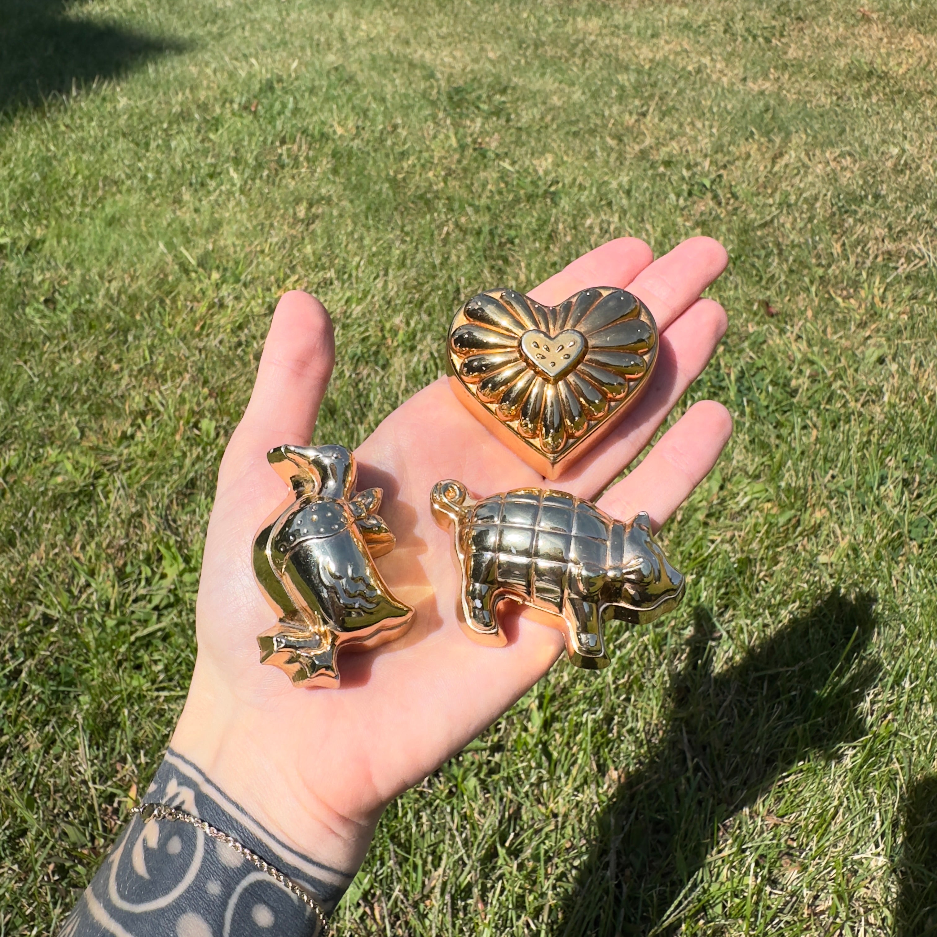 Set of 3 Gold Metallic Animal & Heart Magnets – Vintage Decorative Kitchen Magnets