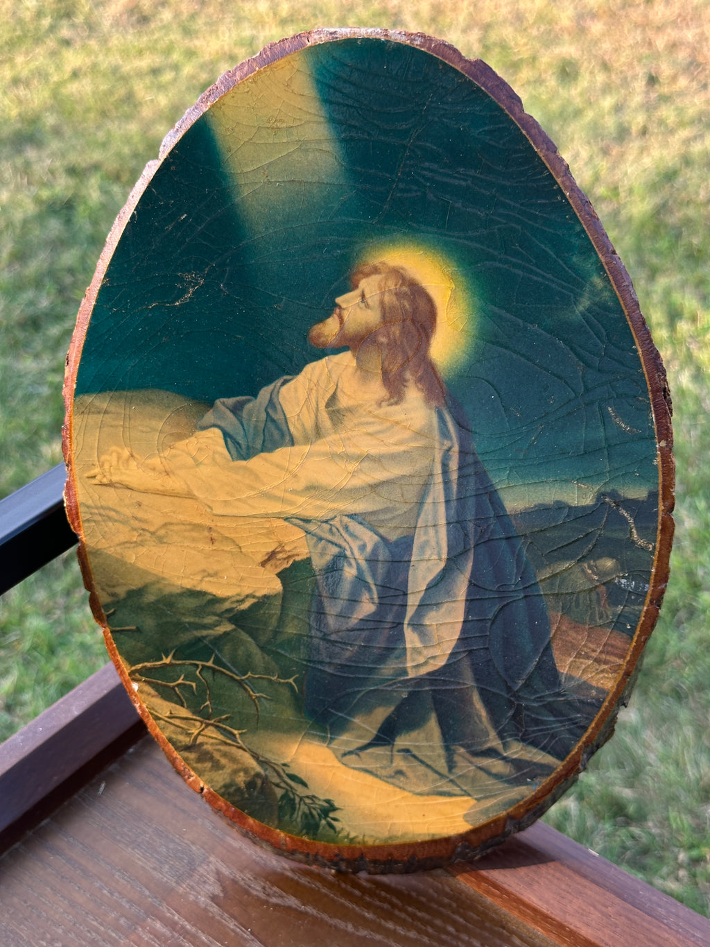 Jesus Wood Slice Wall Art – Praying Jesus Religious Vintage Plaque