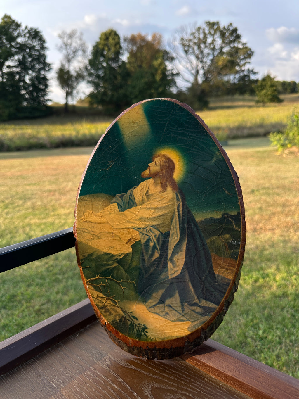 Jesus Wood Slice Wall Art – Praying Jesus Religious Vintage Plaque