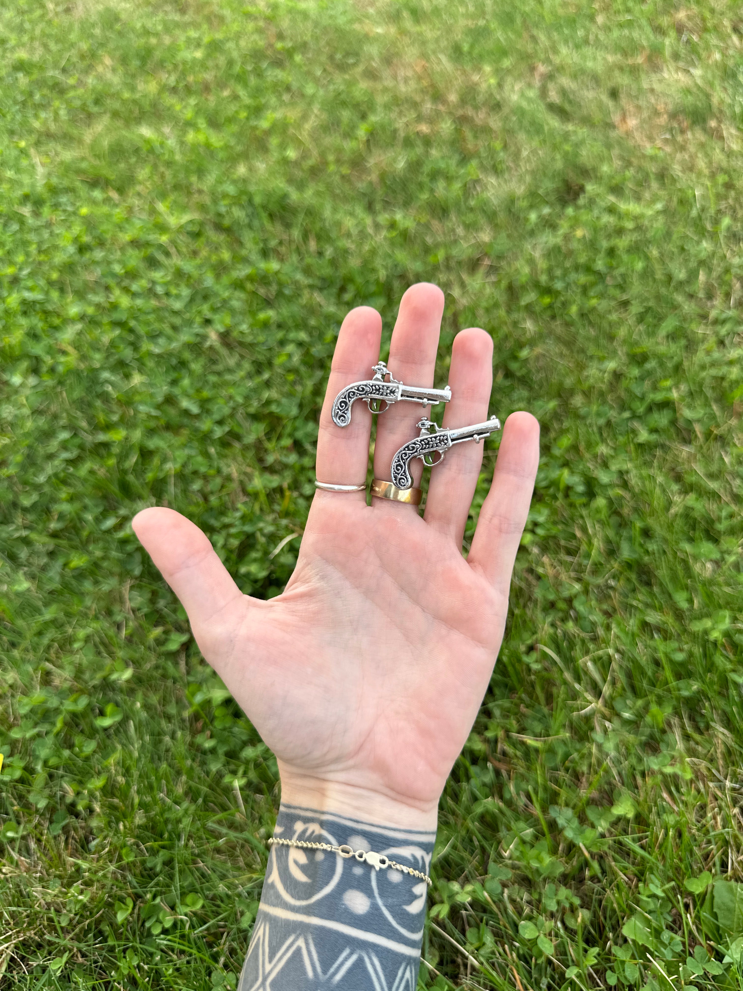 Mid-Century Dueling Flintlock Percussion Pistols - Silver Tone Old Timey Novelty Cufflinks - 1960s or 70s