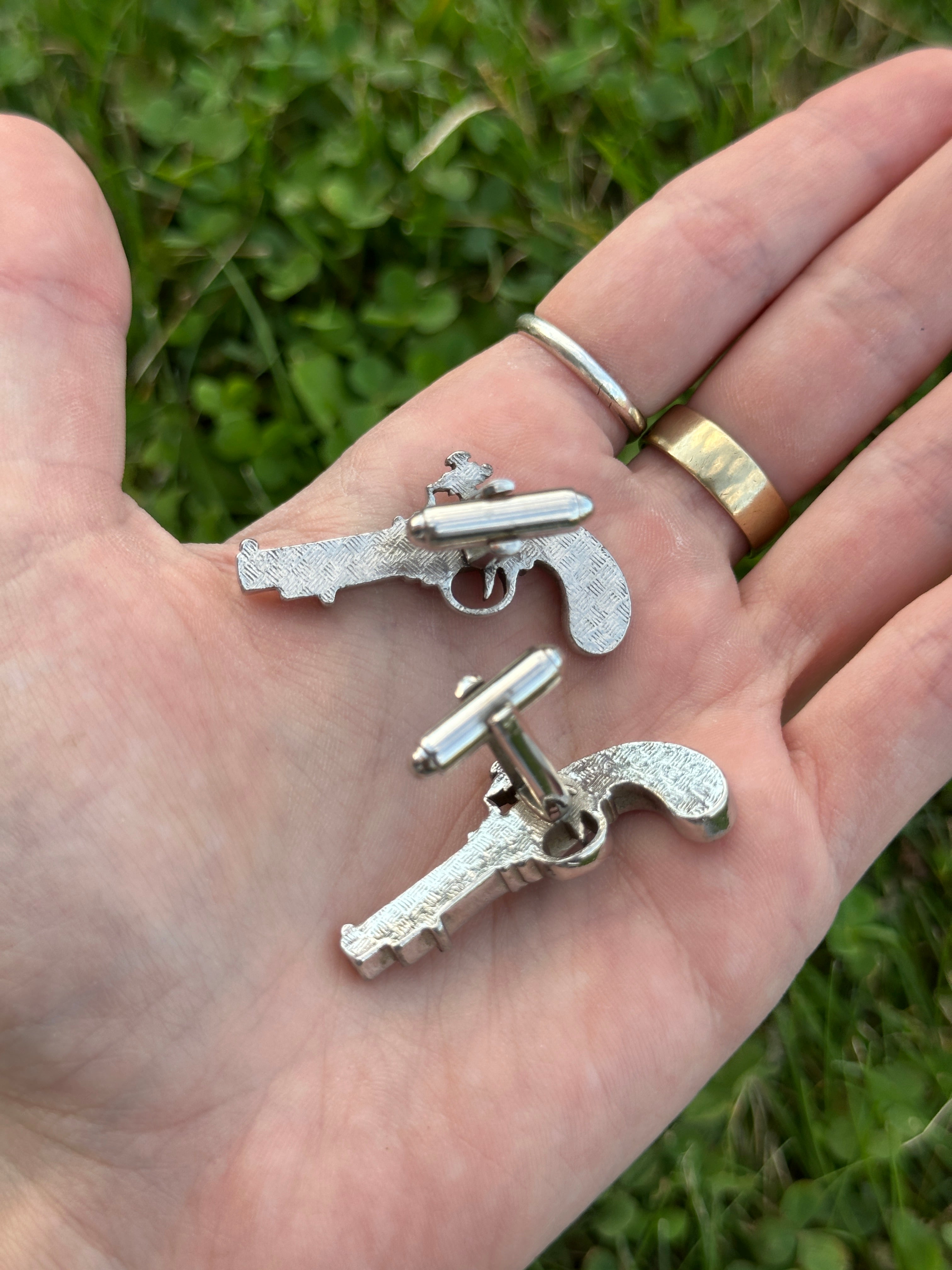 Mid-Century Dueling Flintlock Percussion Pistols - Silver Tone Old Timey Novelty Cufflinks - 1960s or 70s