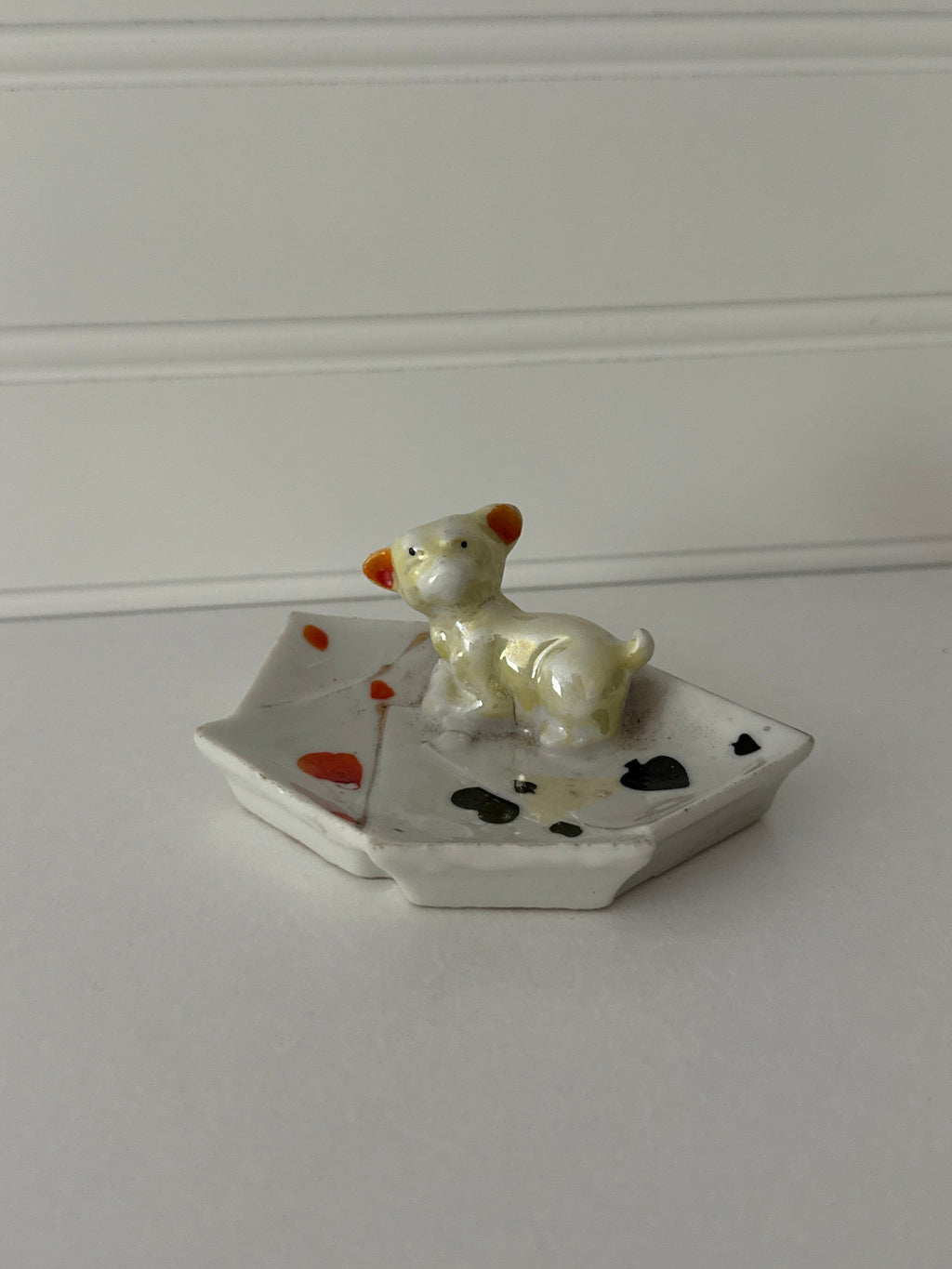 Vintage trinket dish / ashtray dog on  playing cards