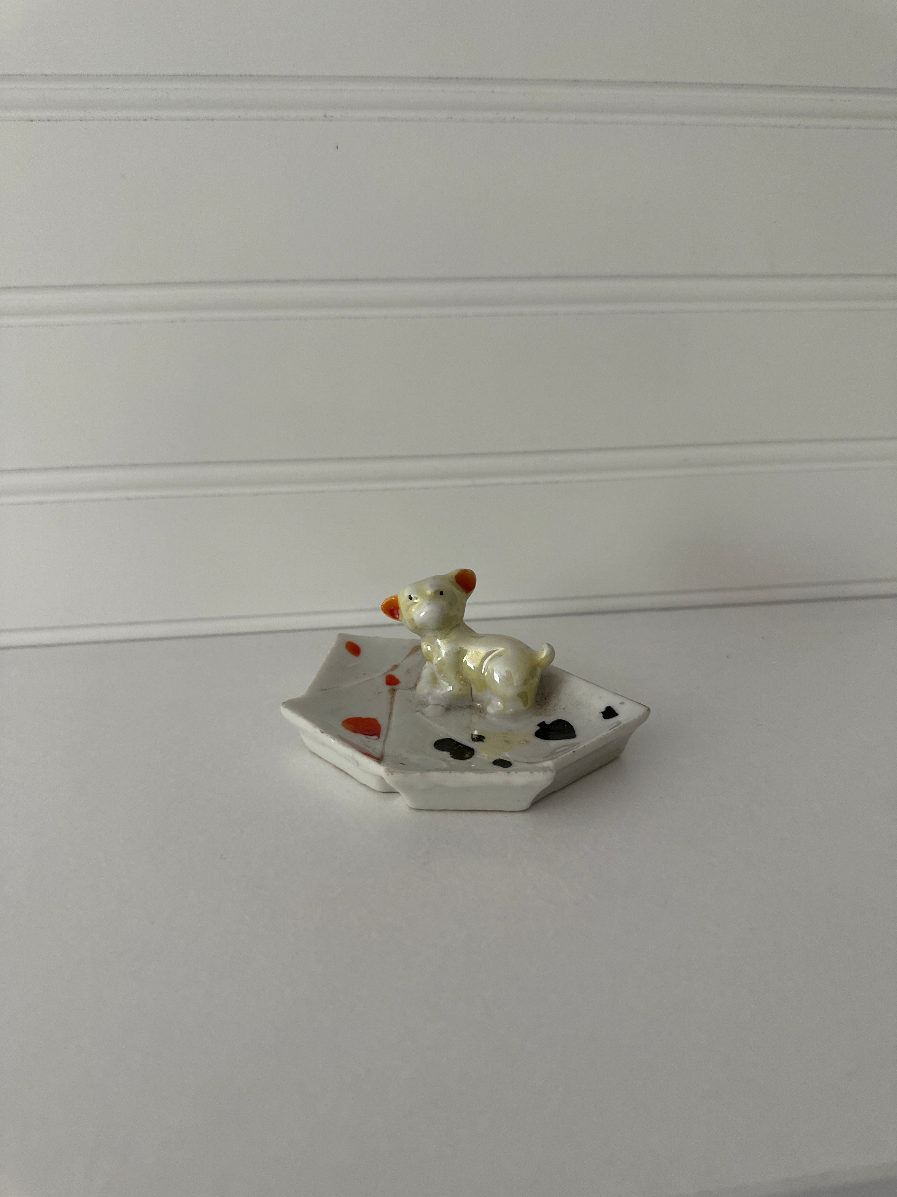 Vintage trinket dish / ashtray dog on  playing cards