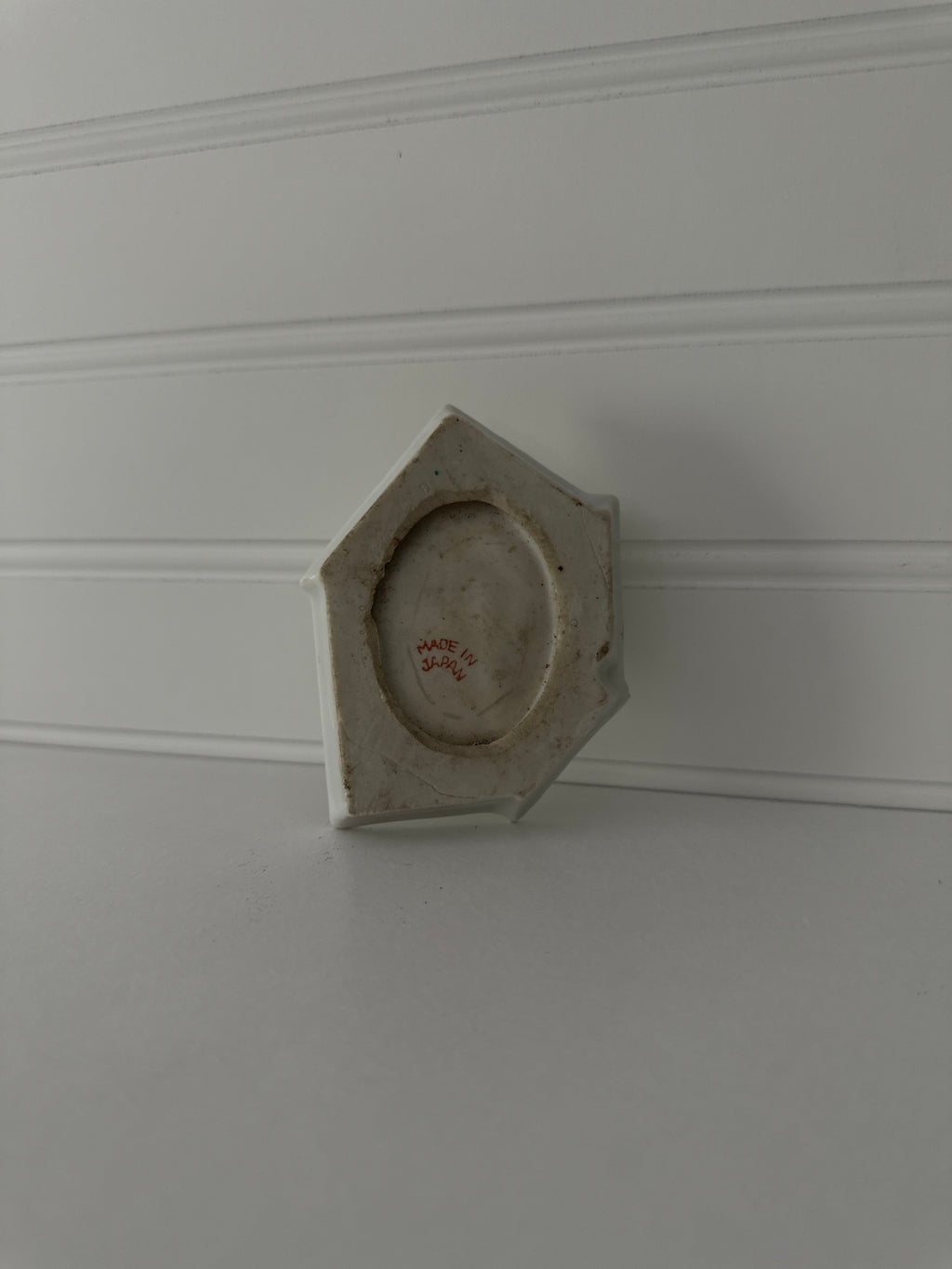 Vintage trinket dish / ashtray dog on  playing cards