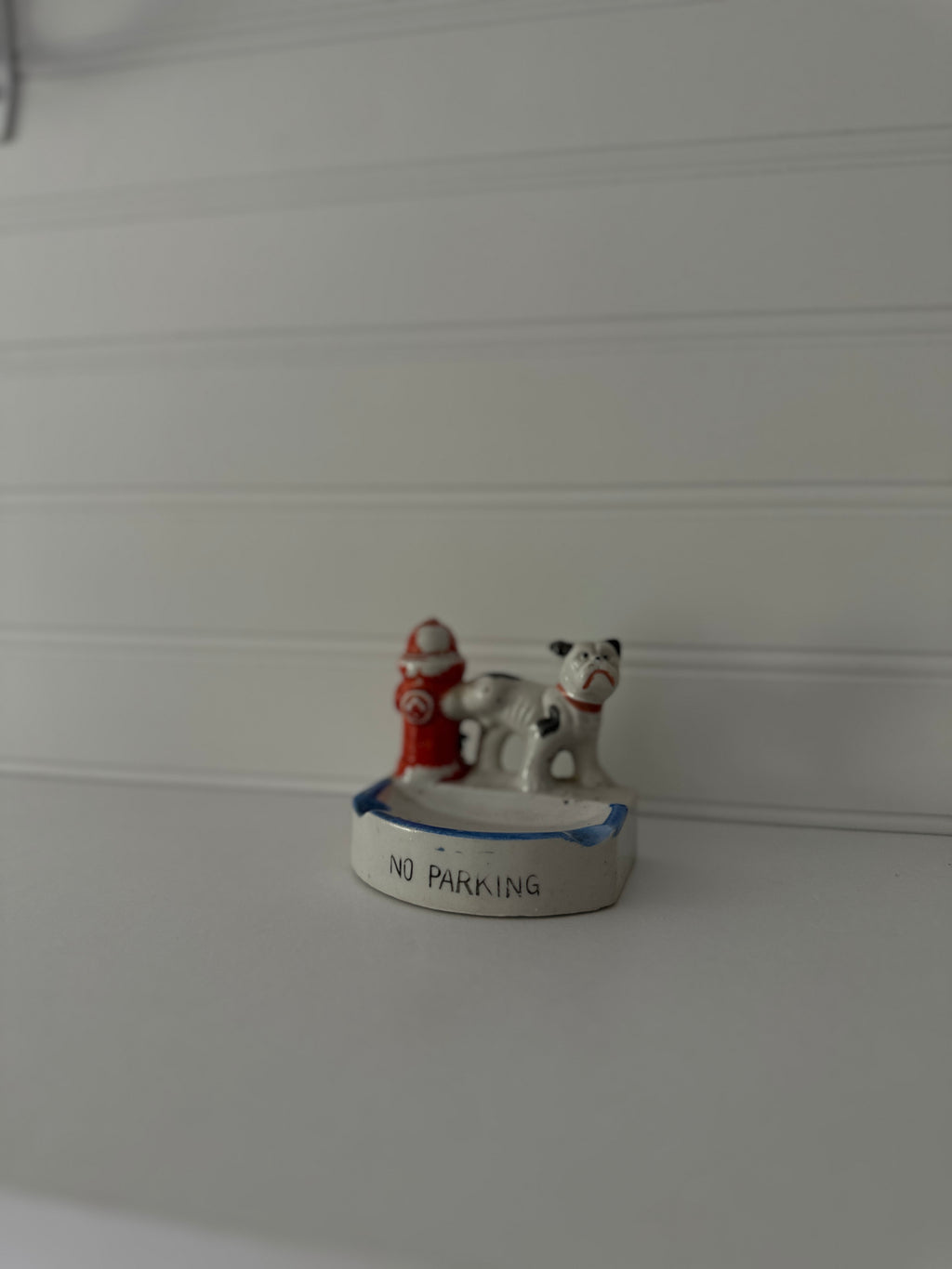 Vintage ashtray dog peeing on hydrant