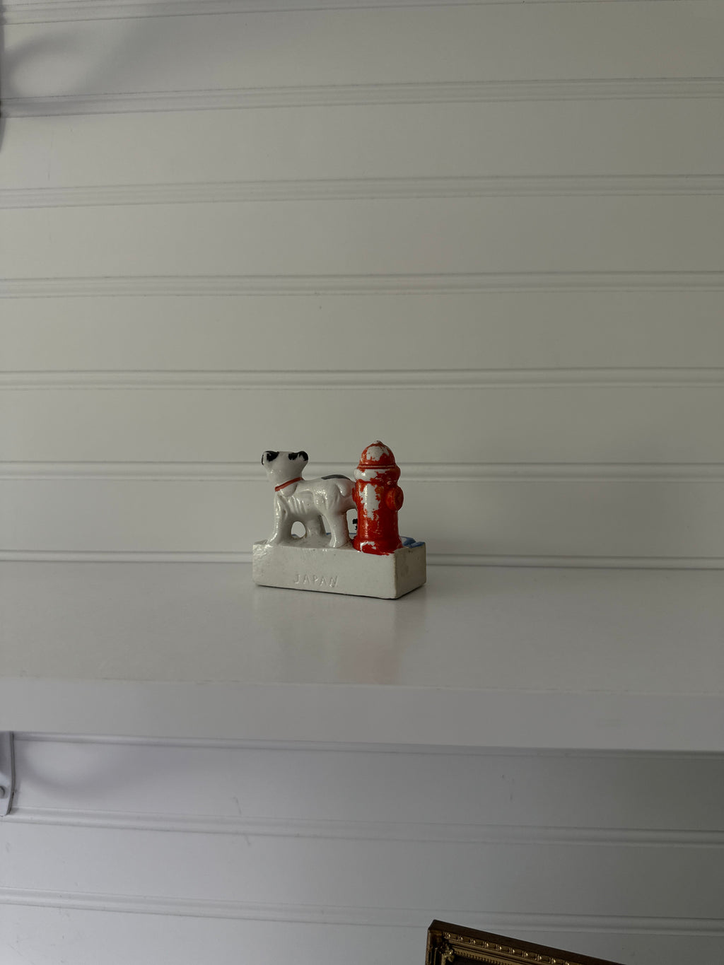 Vintage ashtray dog peeing on hydrant