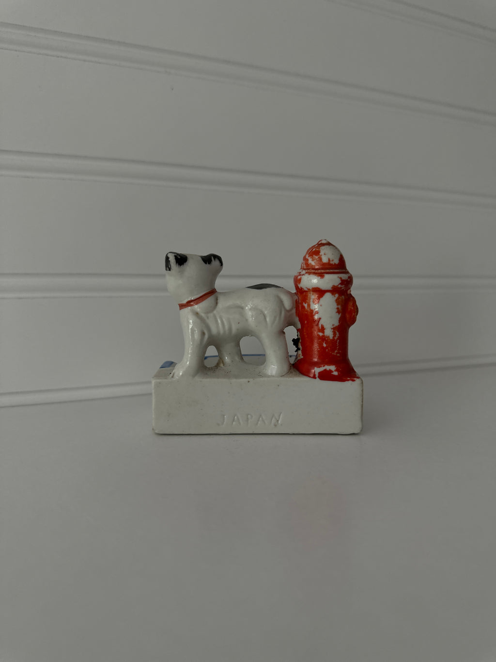 Vintage ashtray dog peeing on hydrant